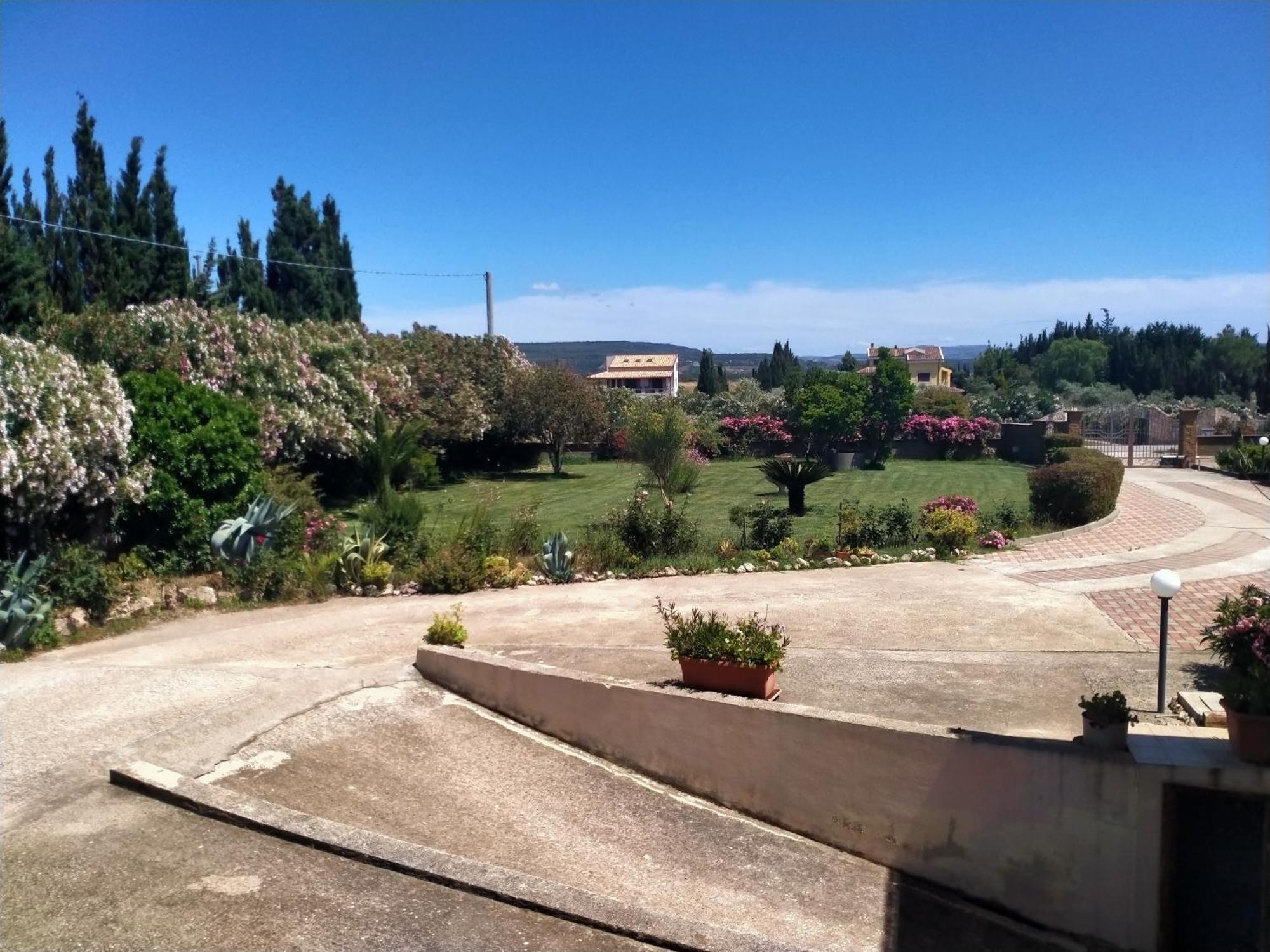 Il Giardino Delle Rose A Apartment Olmedo Exterior photo