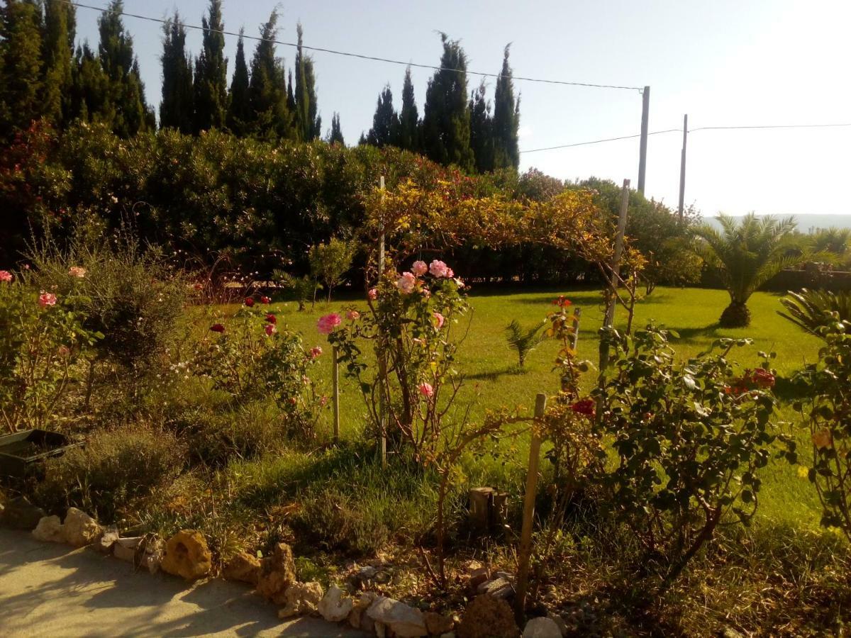 Il Giardino Delle Rose A Apartment Olmedo Exterior photo