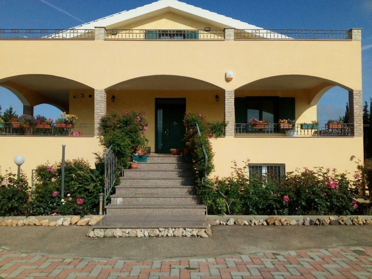 Il Giardino Delle Rose A Apartment Olmedo Exterior photo