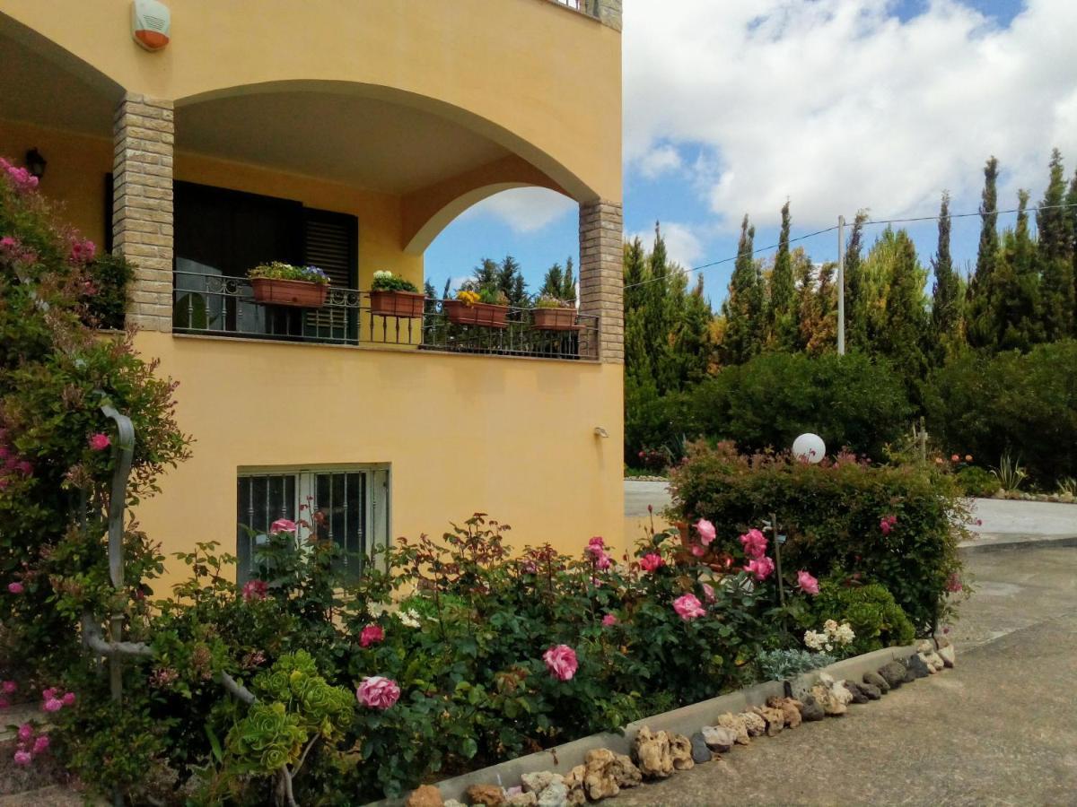 Il Giardino Delle Rose A Apartment Olmedo Exterior photo